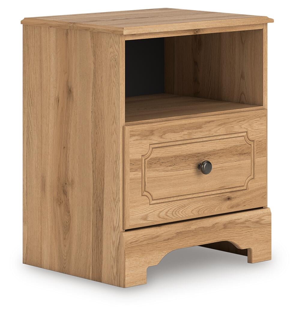 Galletyn King Panel Bed with Mirrored Dresser and Nightstand